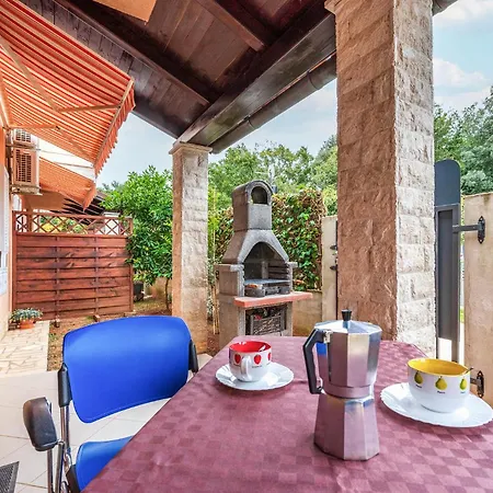 Beautiful Apartment In Pula With Kitchen Apartment